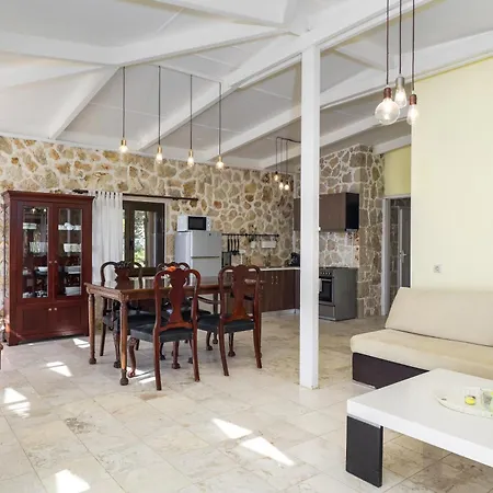 Vilă Cornelia By Ionian Sea Hospitality